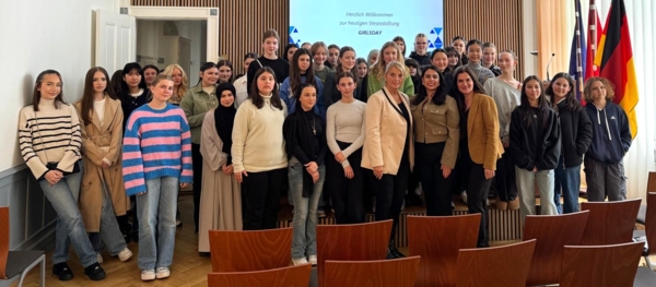 Gruppenfoto beim Girls'Day der Türkisch-Deutschen-Unternehmervereinigung